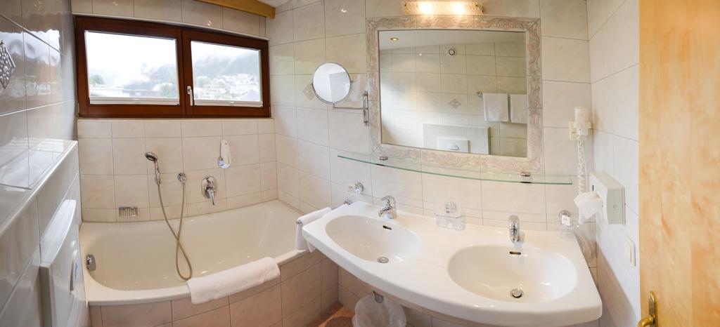Hotel Garni Mirabell Ischgl Esterno foto