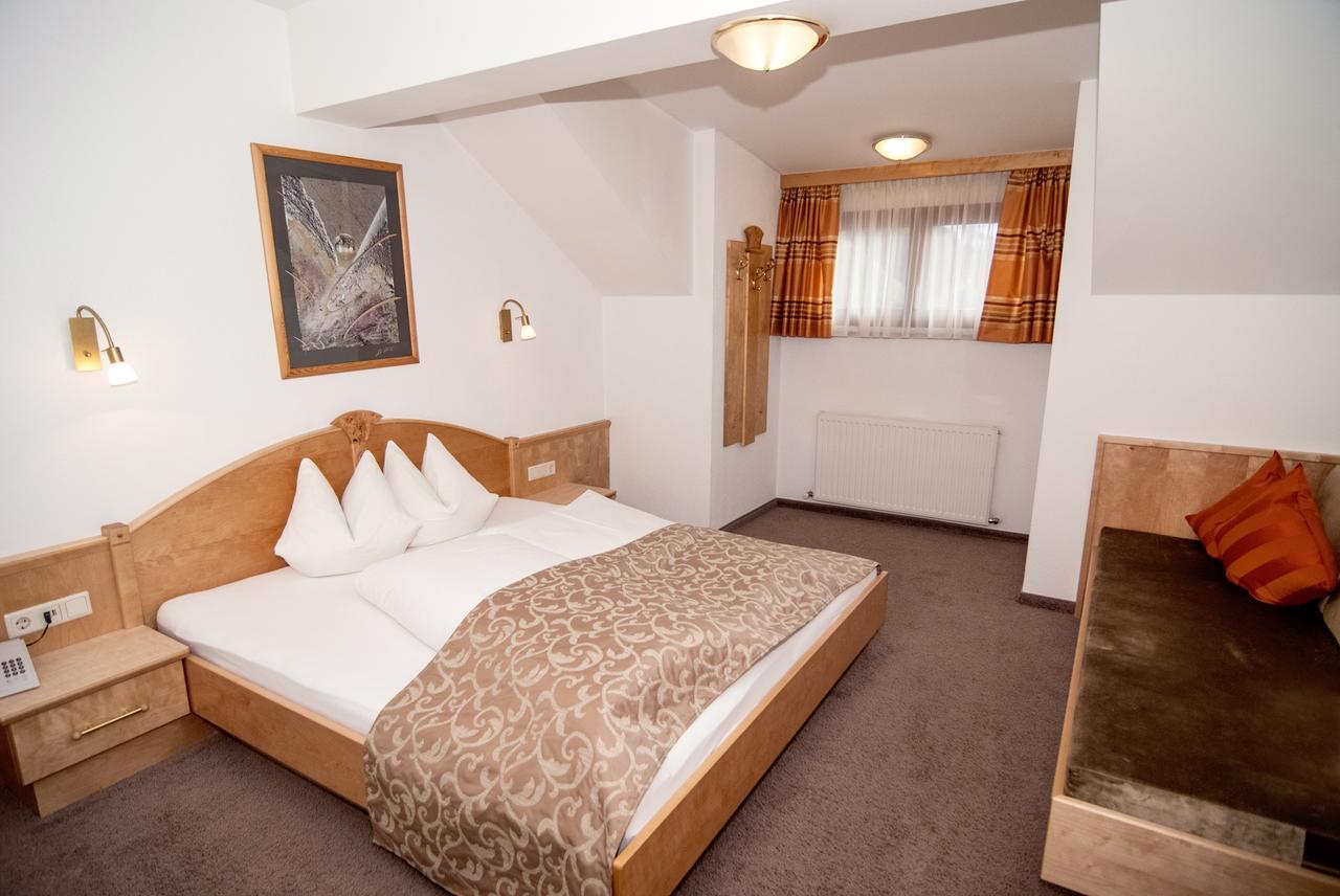 Hotel Garni Mirabell Ischgl Esterno foto