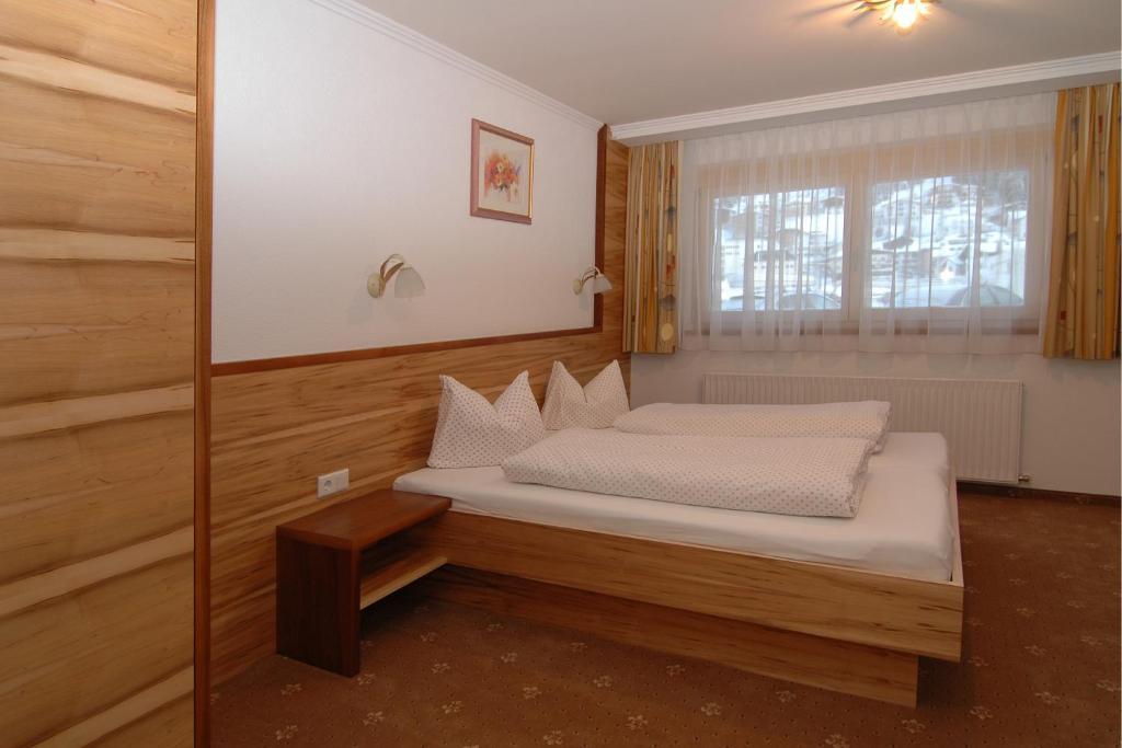 Hotel Garni Mirabell Ischgl Esterno foto